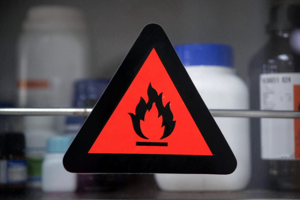 نمادهای خطر مواد شیمیایی